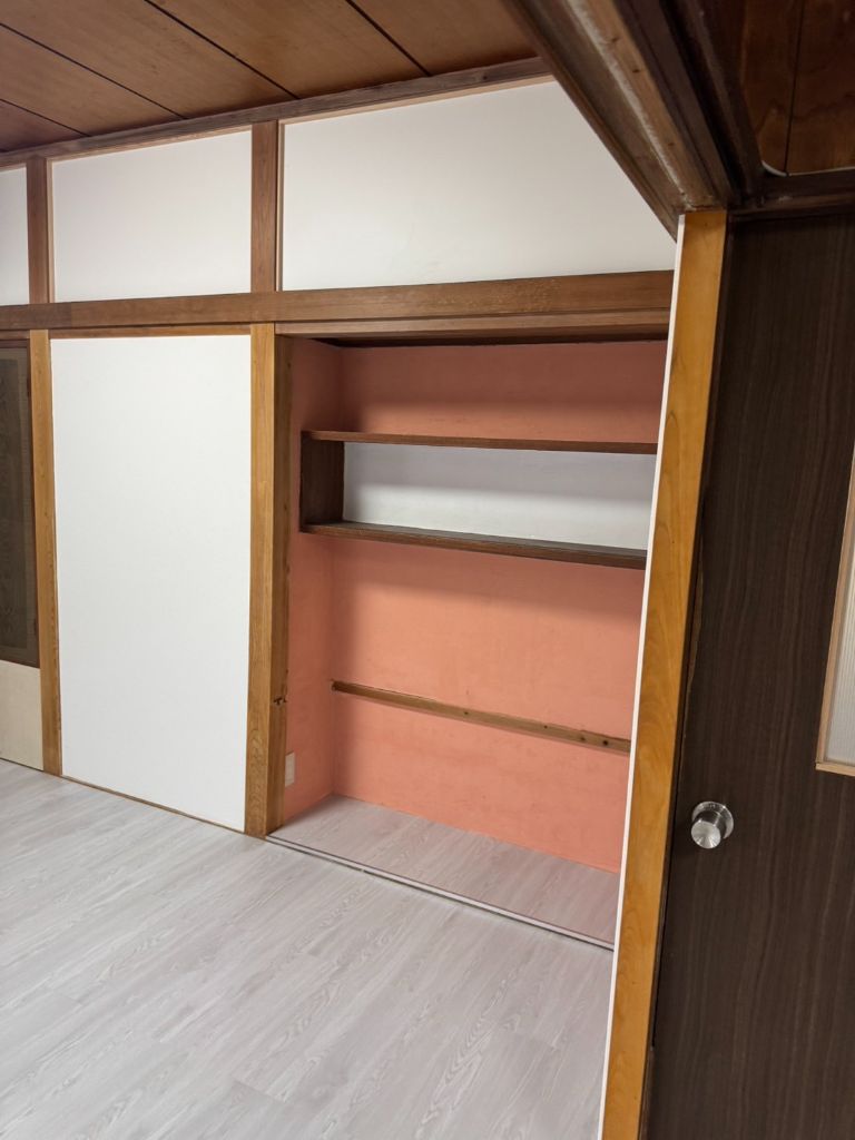 クロス張替・押入れにアクセントカラーを入れた再生後の和室